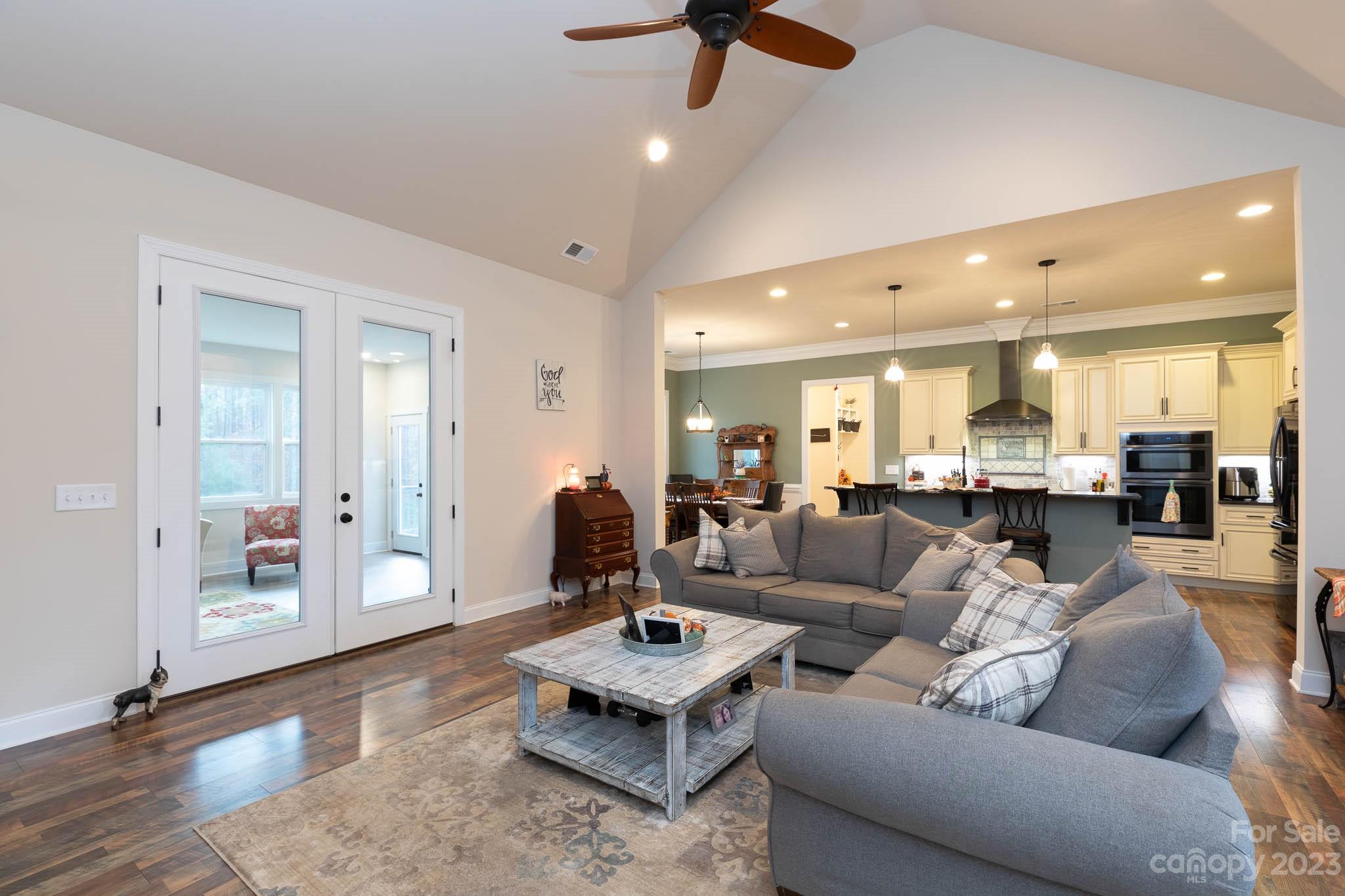 Foster Cove - Residential