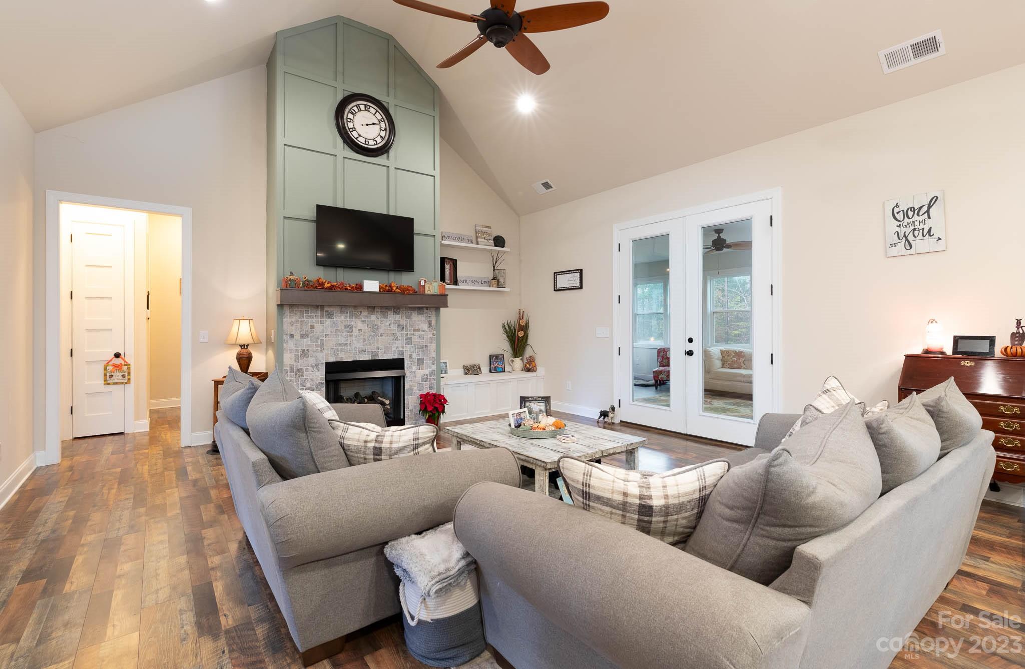 Foster Cove - Residential