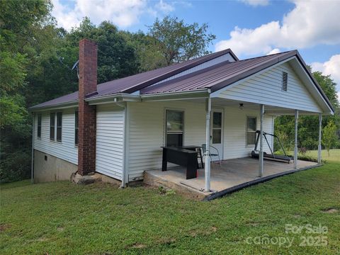 Photo of 1004 Pine Mountain Road, Hudson, NC 28638 (MLS # 4316571) Photo of 1004 Pine Mountain Road, Hudson, NC 28638 (MLS # 4316571)