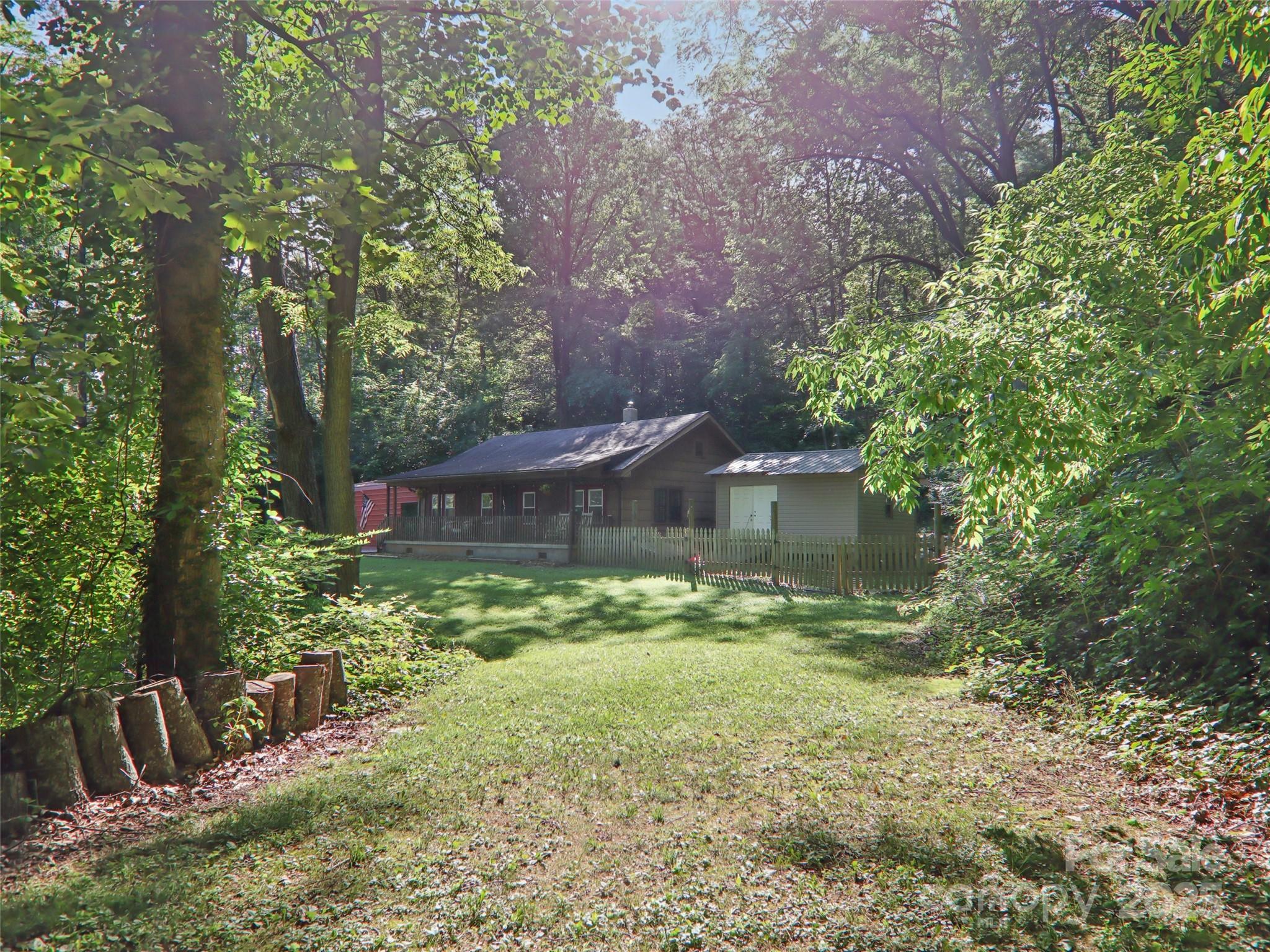 32 Saunooke Road