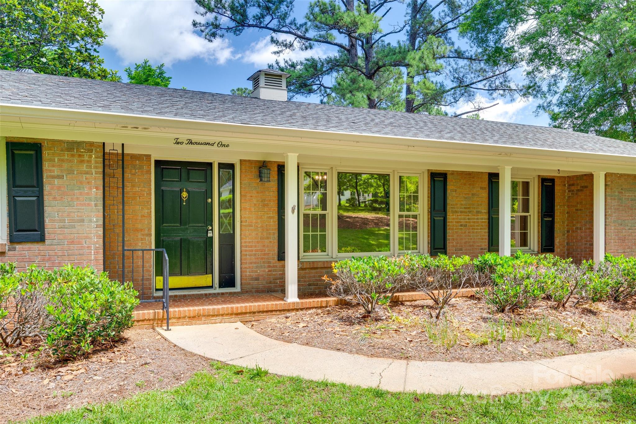 2001 Lakeview Drive