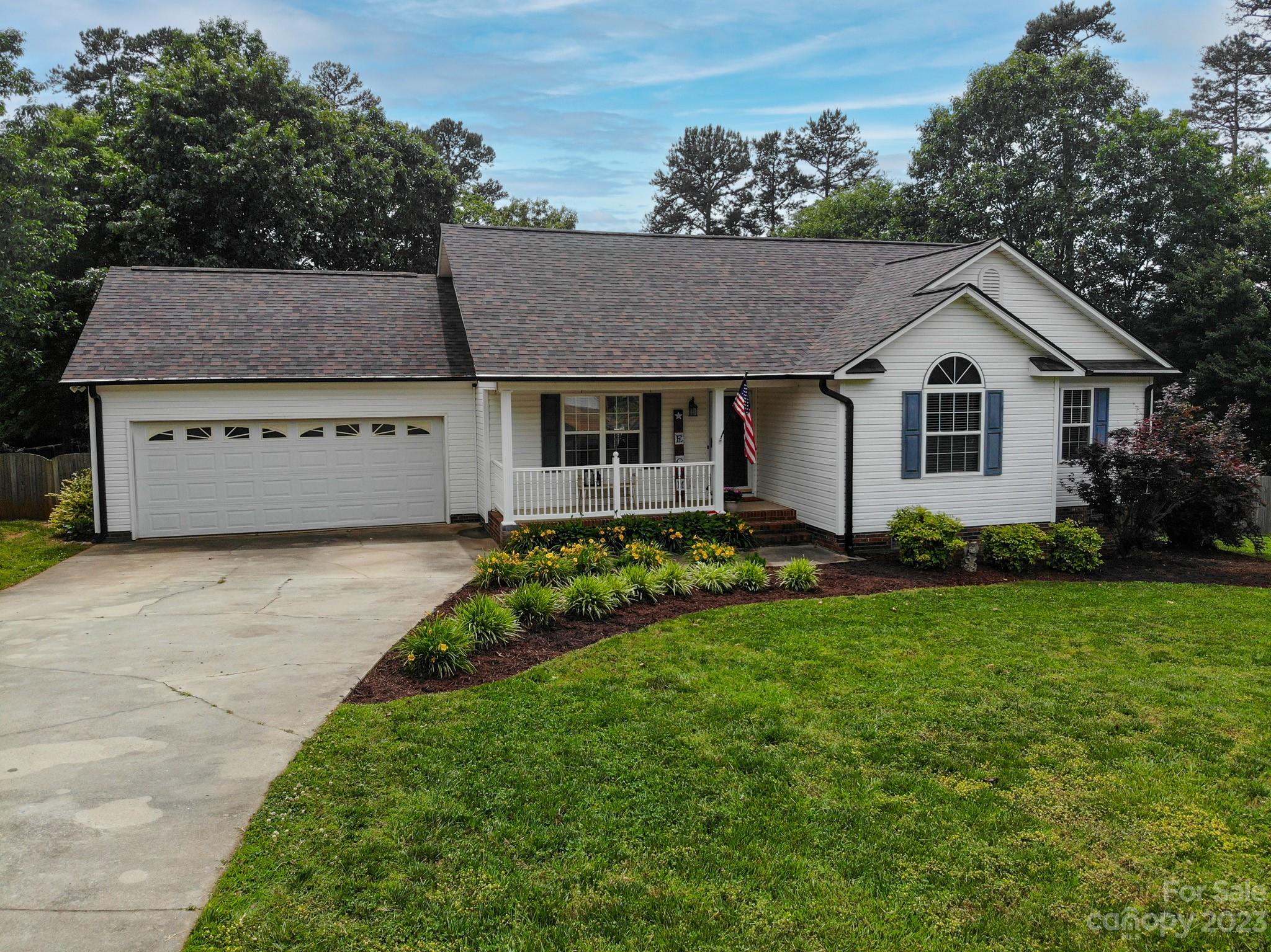 Photo 1 of 38 — 1011 Walter Drive, Lincolnton, NC 28092