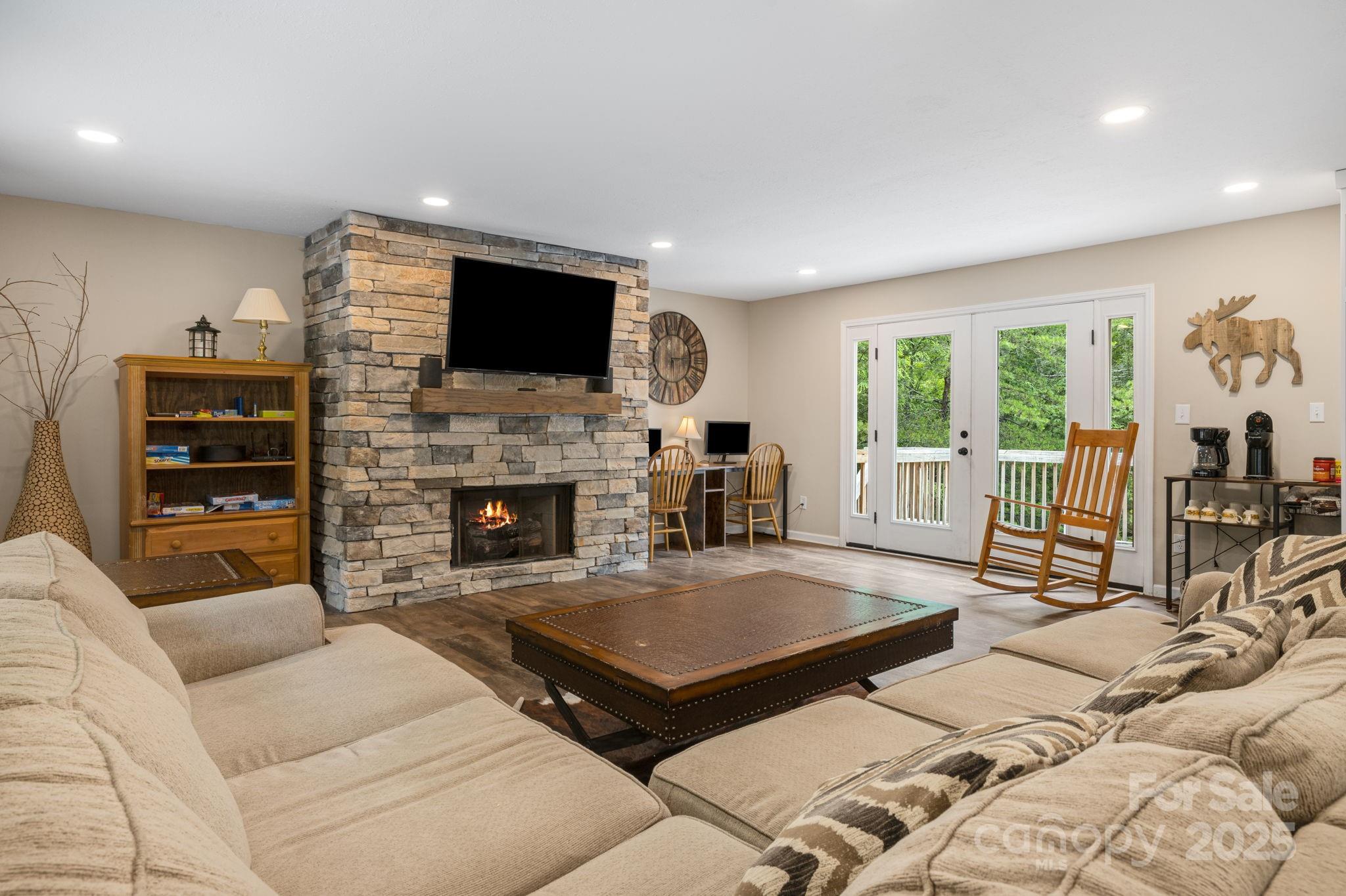137 Weaver Court