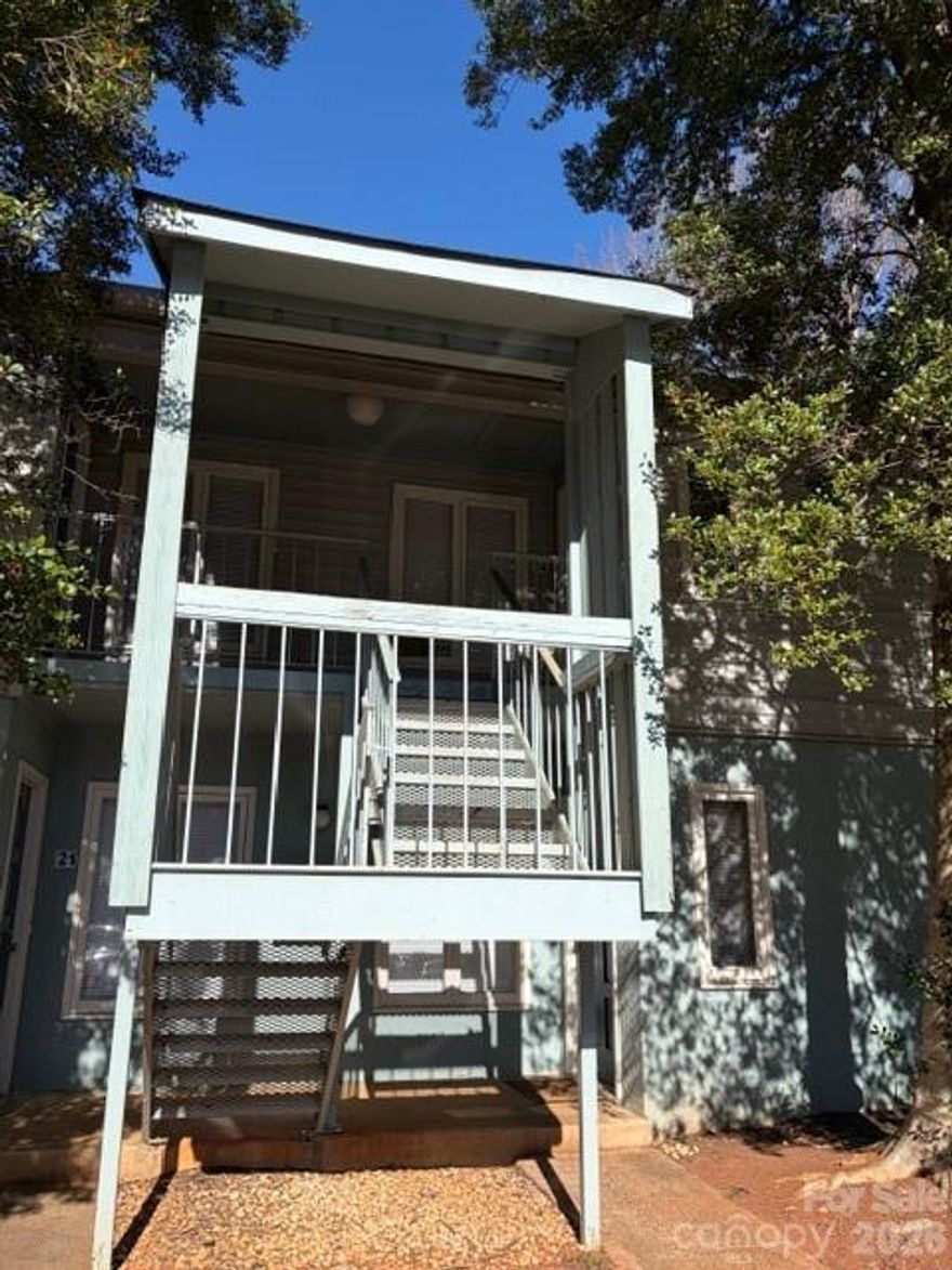 Great opportunity for investor or owner occupant to purchase this updated 1 bedroom / 1 bath condo in Sharon Lakes.  Located in South Charlotte, near Quail Corners Shopping Center. This complex is in high demand due to its convenient location to Lynx Light Rail, CATS bus stop, the Greenway walking trails, shopping, schools, and restaurants.  Unit 1903-28 is vacant and very easy to show. This unit has new carpet, new fridge and new air handler.  Neutral paint and flooring.  Ready to move in!
Please note - this unit is also part of a Portfolio package of 9 one bedroom units, and is included it MLS 4347557. If your investor is interested in purchasing 9 units, please refer to MLS 4347557.