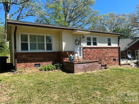 Photo of 110 9th Street, Black Mountain, NC 28711 (MLS # 4371582)