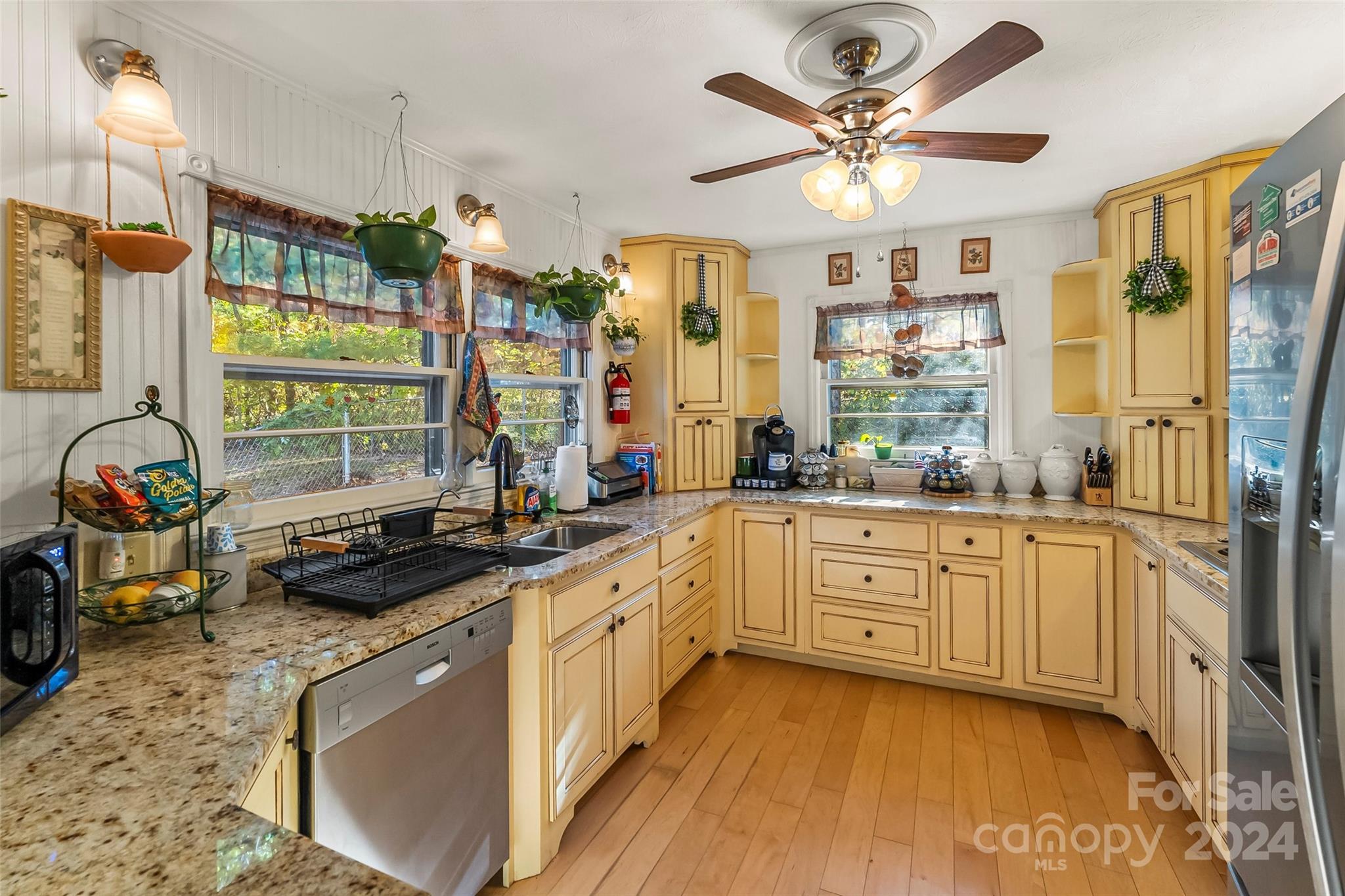 Royal Pines - Residential