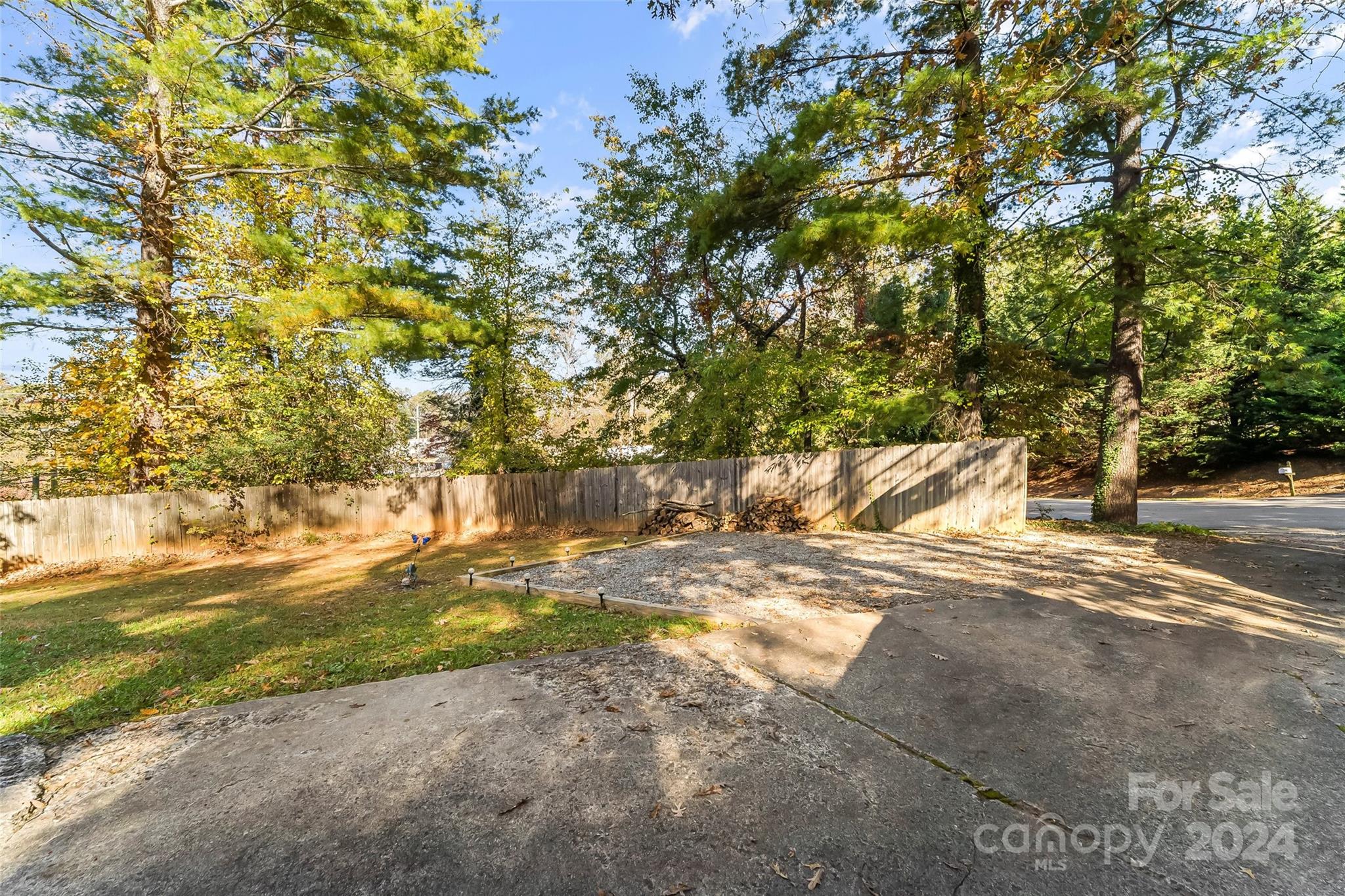 Royal Pines - Residential