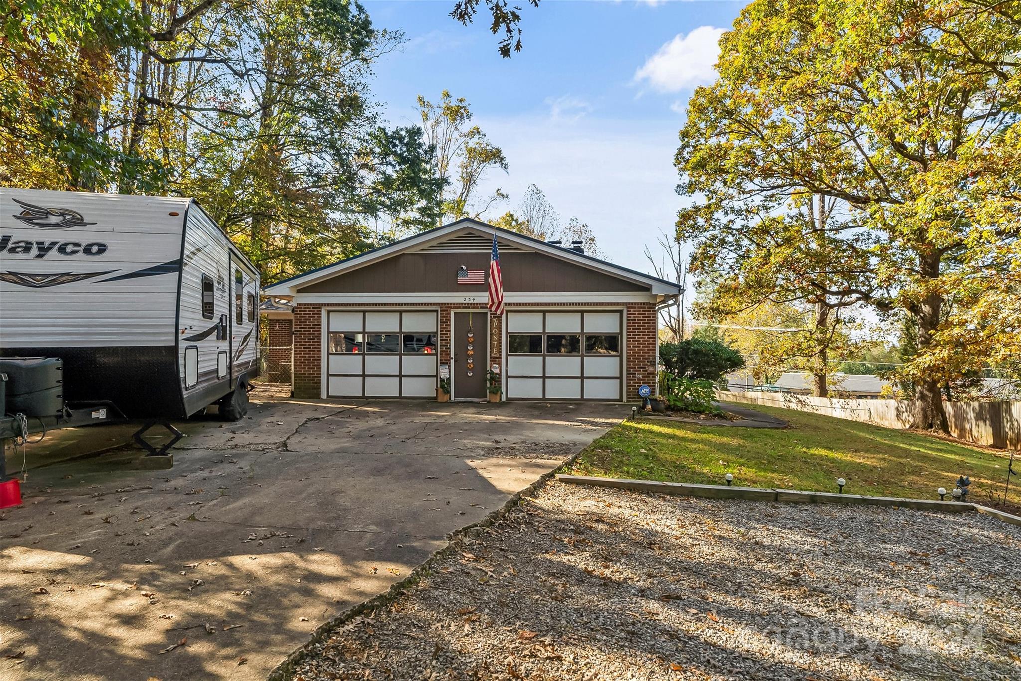 Royal Pines - Residential