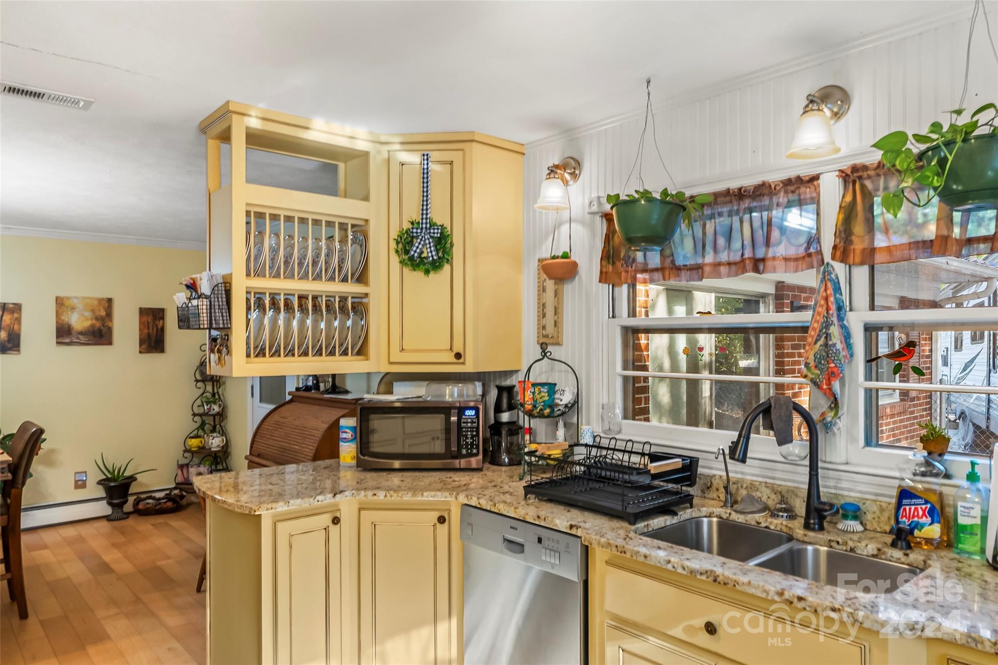 Royal Pines - Residential