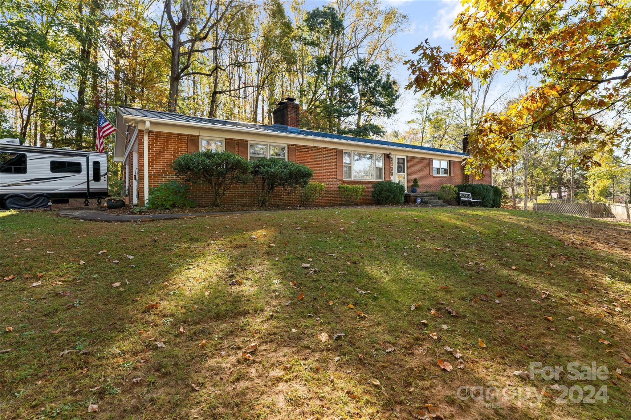 Royal Pines - Residential