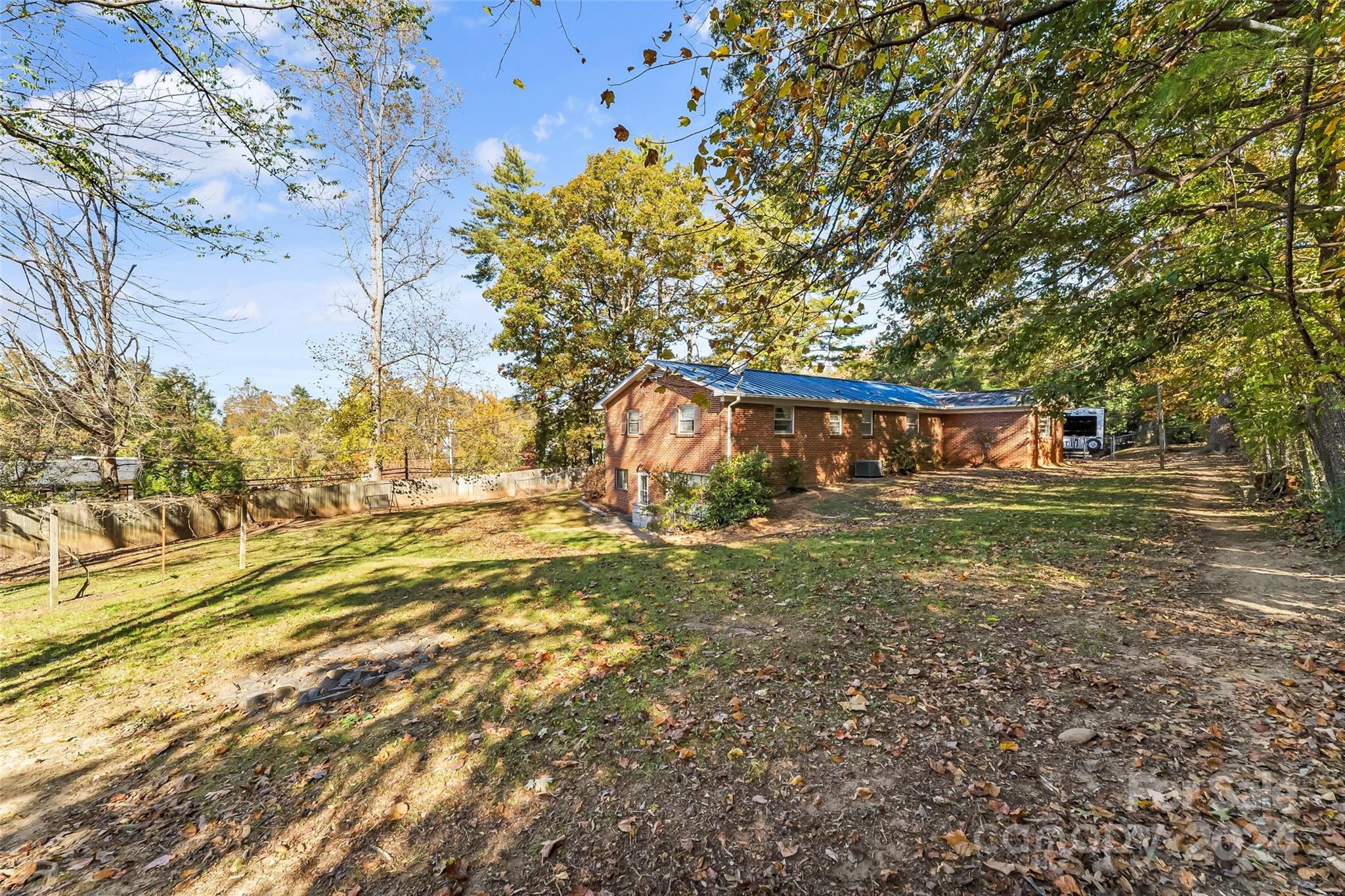 Royal Pines - Residential