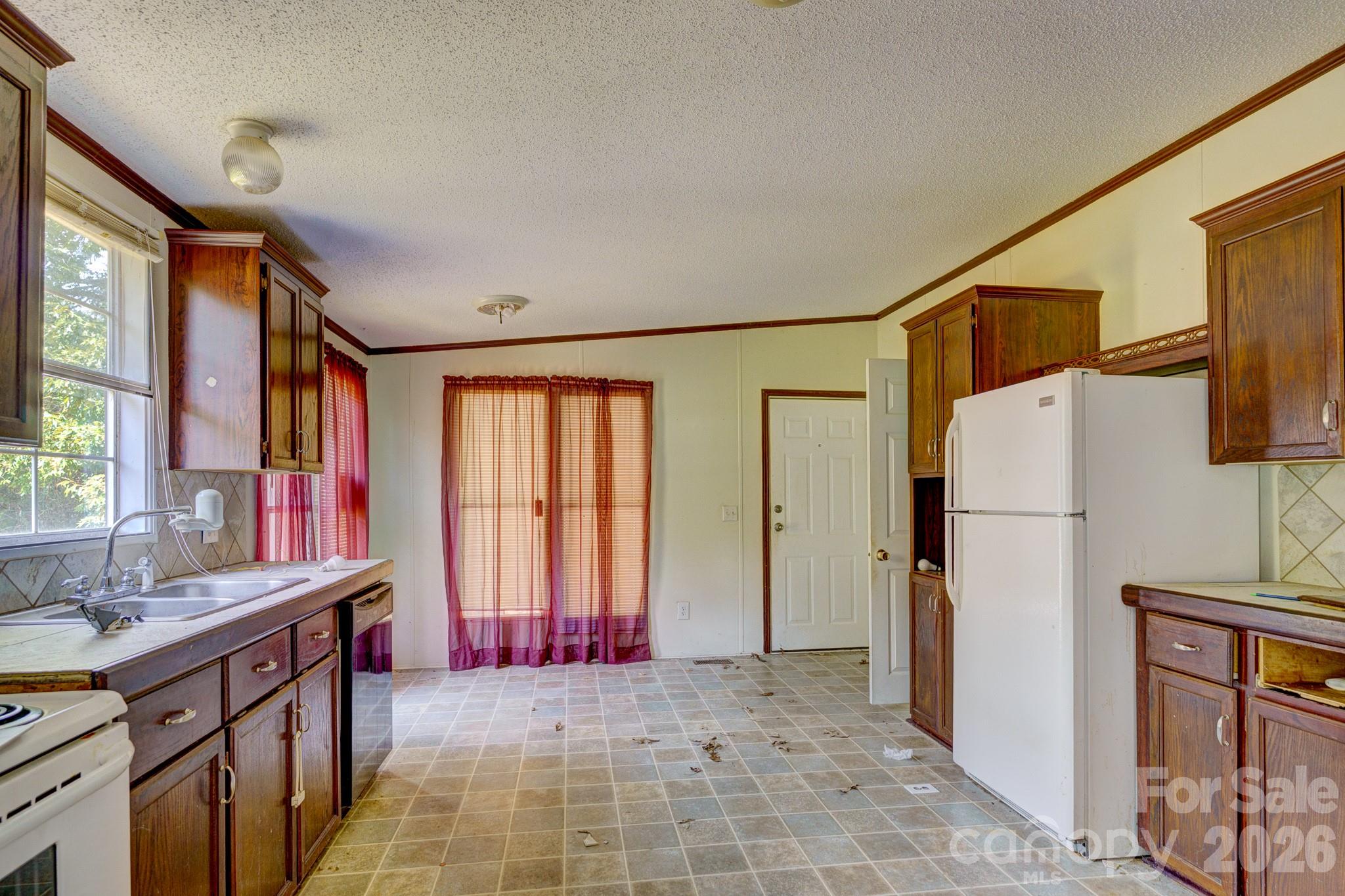 1233 Forest Ridge Drive
