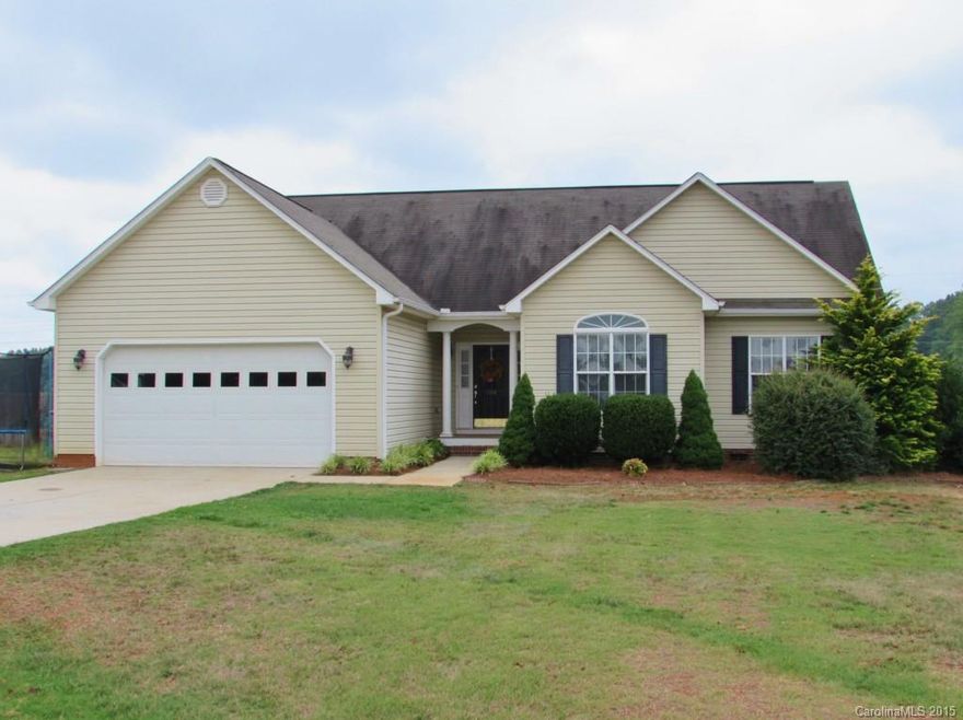 Nice ranch home nestled on a 1/2 acre cul-de-sac lot.  Outside, the spacious deck overlooks a fenced backyard and has a peaceful view of nearby farm land.  Inside, the great room features a warm gas log fireplace.  The master suite offers a trey ceiling, walk-in closet, dual vanities, garden tub and separate shower. This property is eligible for 100% USDA financing.