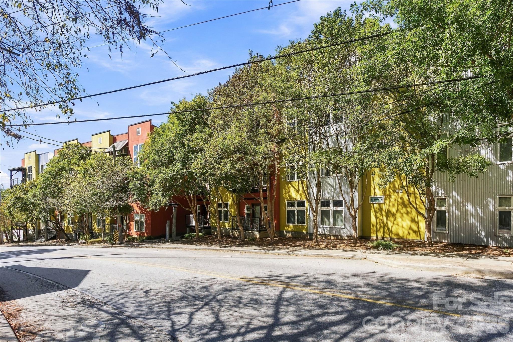 125 Clingman Avenue 304