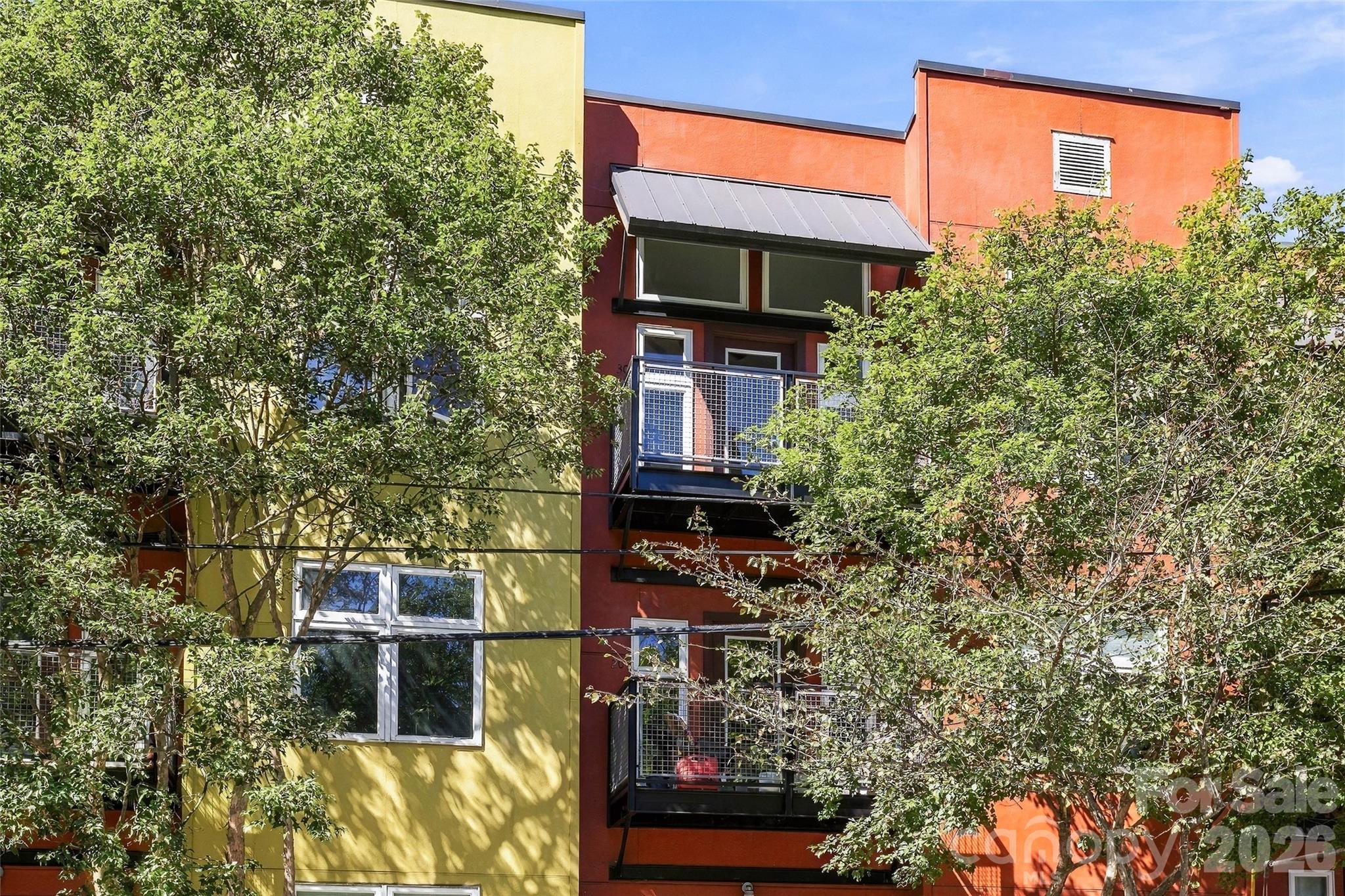 125 Clingman Avenue 304