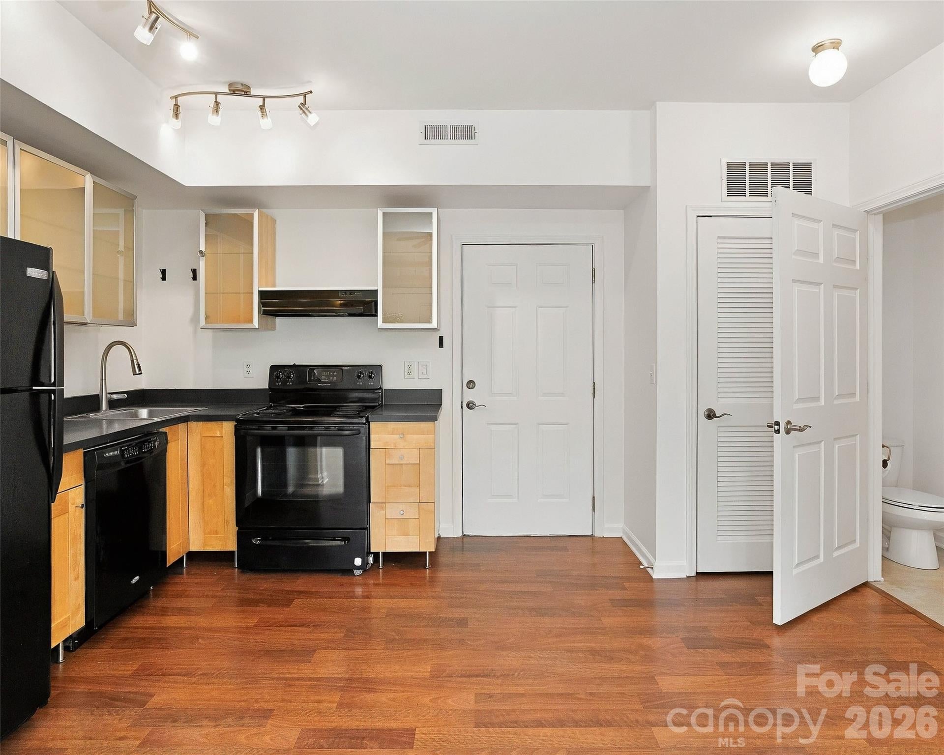 125 Clingman Avenue 304
