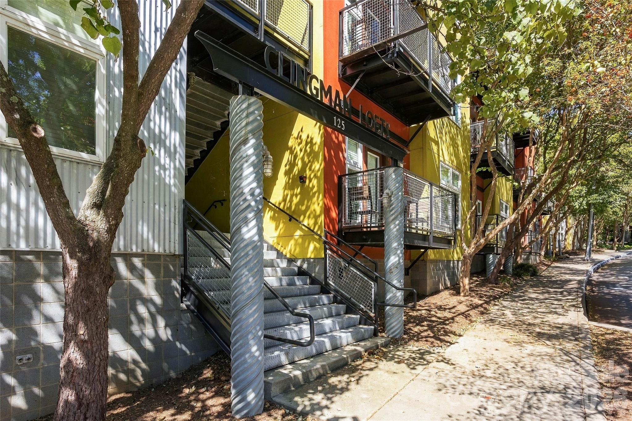 125 Clingman Avenue 304
