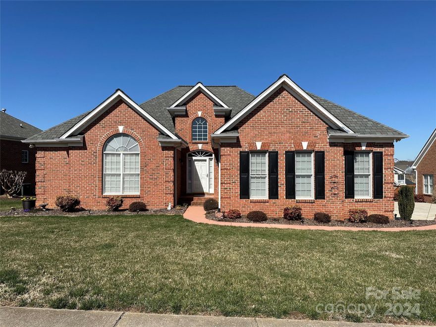 3 bedroom brick ranch located on the 1st green of the golf course with an amazing view overlooking the green and straight down the fairway from the enclosed deck!  Enjoy entertaining with a large kitchen that flows wonderfully from breakfast area to the dining room. Plan a quiet evening in the living room in front of the gas fireplace or a morning coffee on the back enclosed deck. Primary bedroom with en-suite and oversized walk in closet provide a great retreat to personal space. Two additional bedrooms with jack and Jill full bath, laundry room and half bath round out this well appointed home. One floor living at it's best!