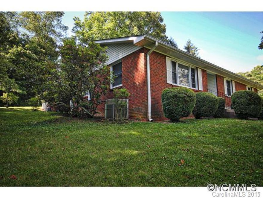 Fabulous low maintenance brick home on large lot located in established neighborhood. Enjoy one-level living with large rooms. Convenient to Swannanoa and just 10 minutes to downtown Asheville!