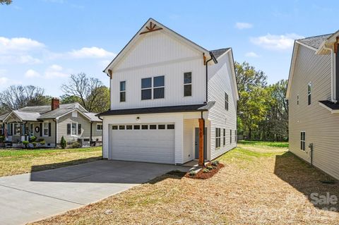 Photo of 560 W Wilson Avenue, Mooresville, NC 28115 (MLS # 4343842)