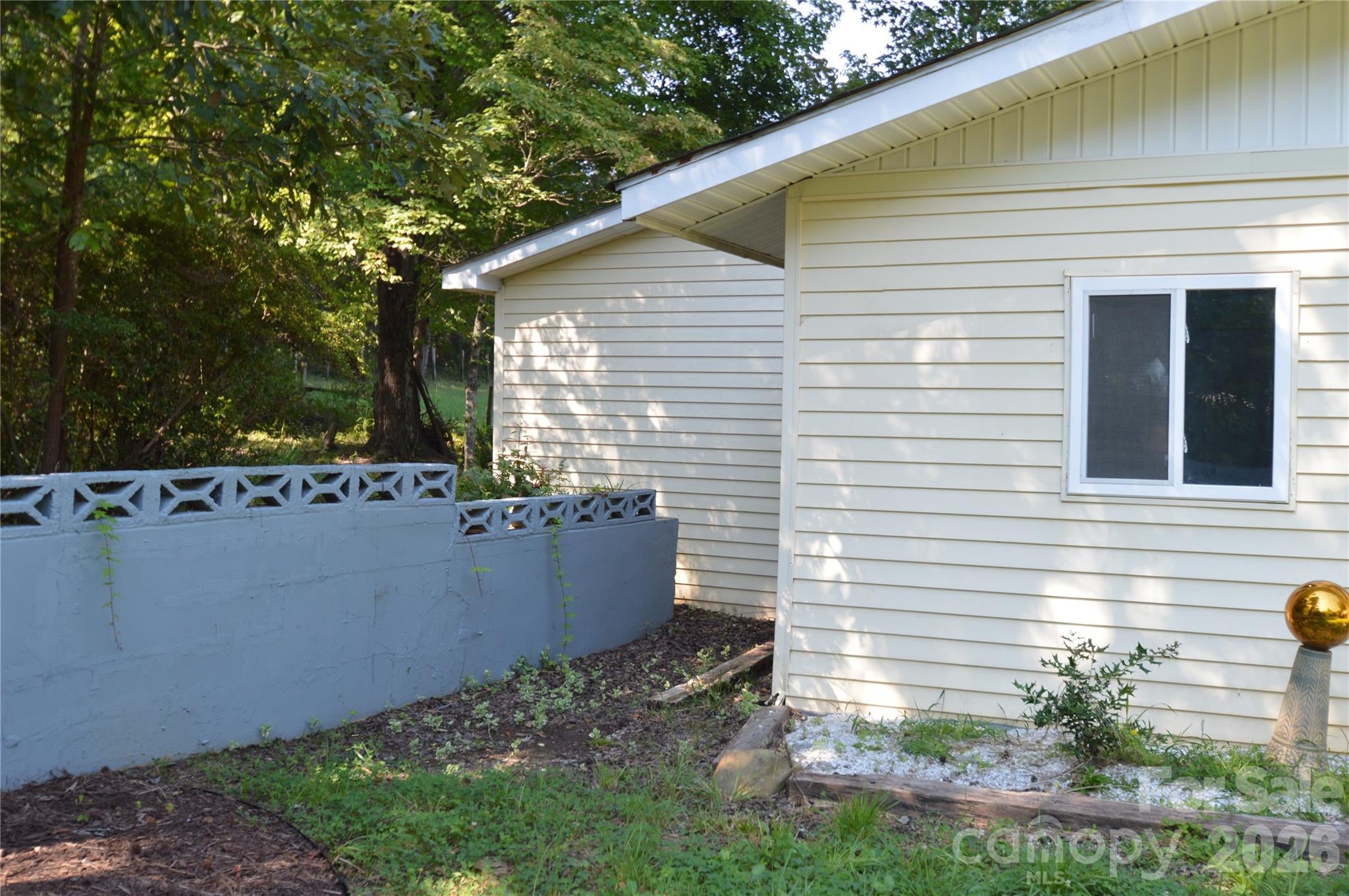 1183 Sandy Plains Road