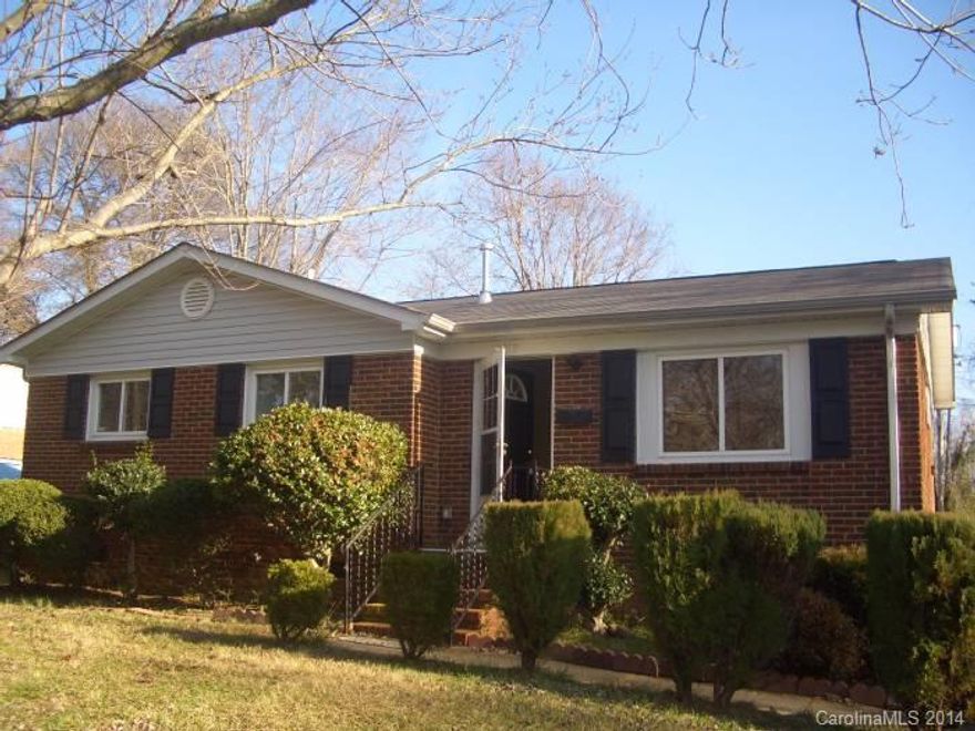 Nice brick home with huge open kitchen and living room. Dishwasher, central heat (gas) and A/C. Large fenced backyard. W/D hookups in the large eat-in kitchen. 3 bedrooms, 1 bath.