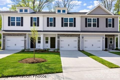 Photo of 3114 Aberleaf Lane, Charlotte, NC 28227 (MLS # 4337329)