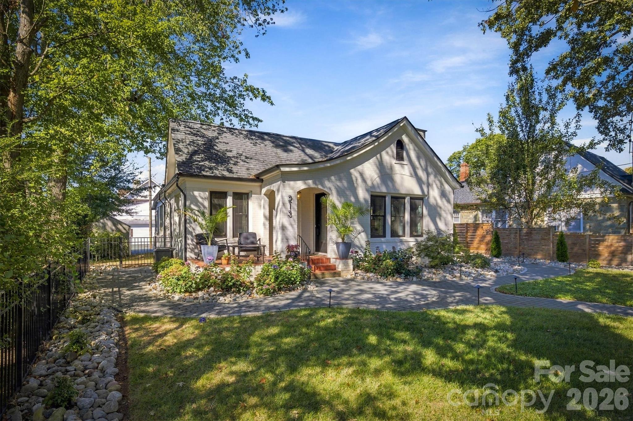 213 Lenoir Street