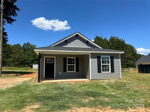 Single Family Residence in Clover SC 5856 Oakridge Road.jpg