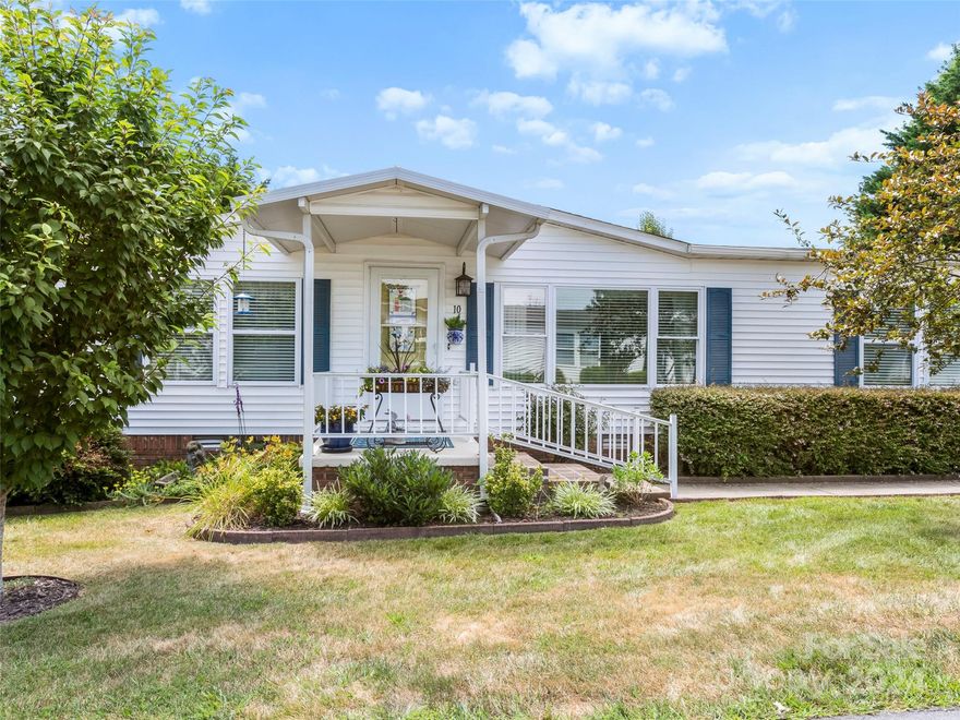 Welcome to White Oak Village a Highly sought after 55+ community! This beautiful updated home offers an exceptional blend of comfort & modern living, perfect for your next chapter. Step inside to find laminate flooring
throughout, offering a seamless & contemporary look. Enjoy peace of mind w/ a new roof & updated plumbing,
ensuring long-term durability & reliability. The kitchen & Primary bath have been tastefully updated with modern fixtures & finishes. Enjoy leisurely time on the spacious sunroom or covered back porch. Don't miss out on the opportunity to make this stunning move-in ready home your own. Schedule a tour today and experience the charm and convenience White Oak Village before it's gone.