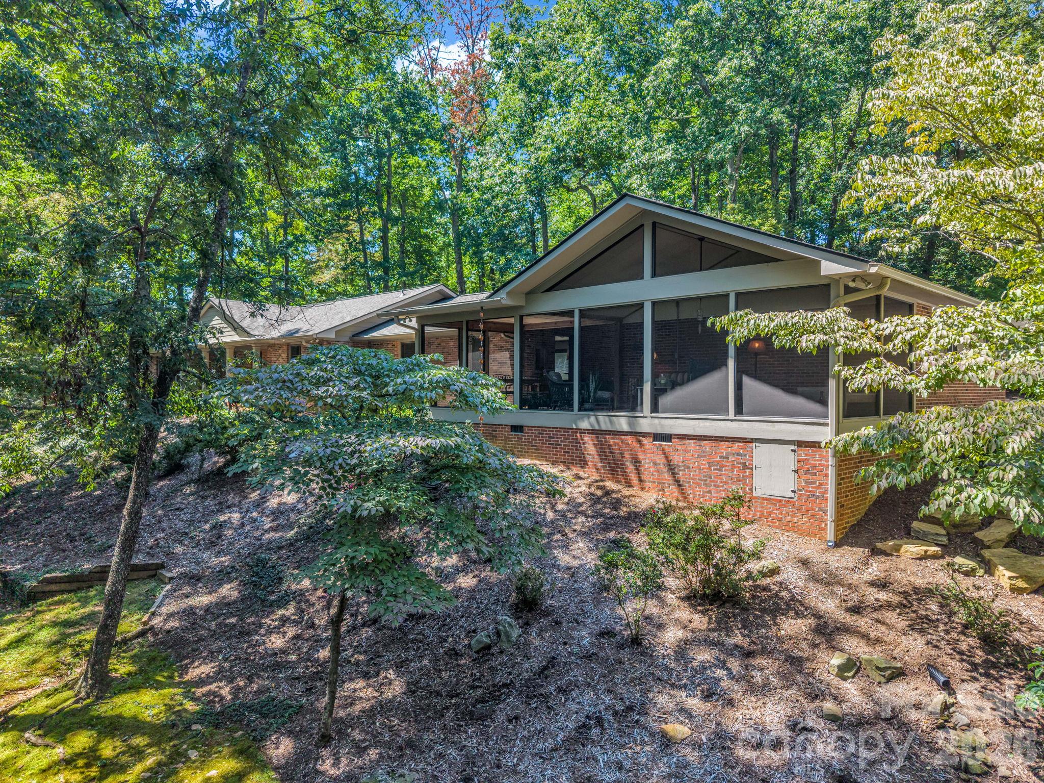 280 Overlook Circle