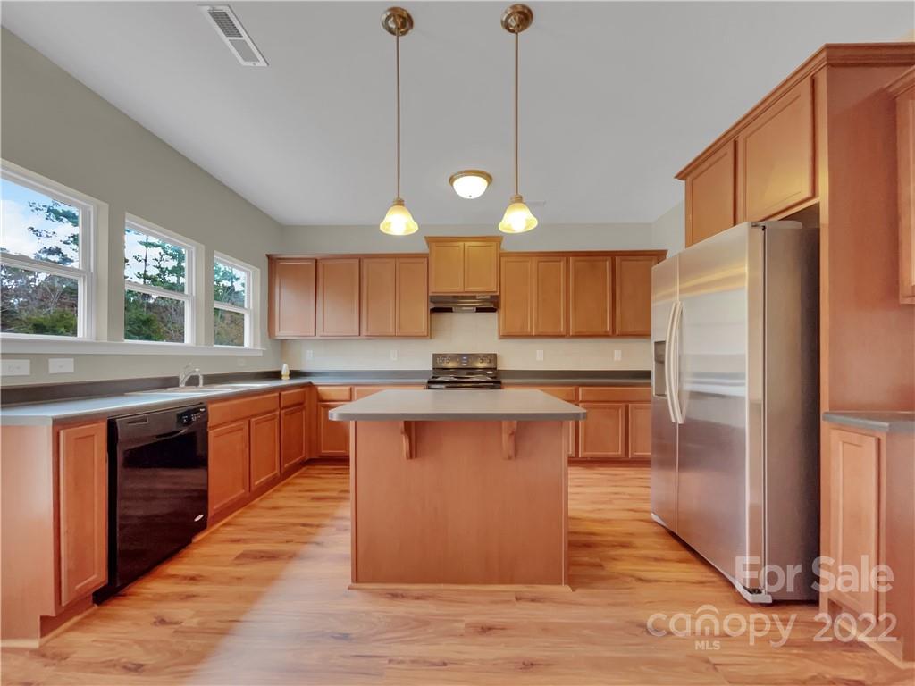 Ellis Pond - Residential