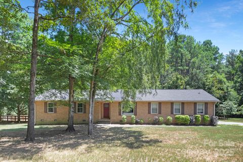 Photo of 5930 Astor Drive, Harrisburg, NC 28075 (MLS # 4286371)