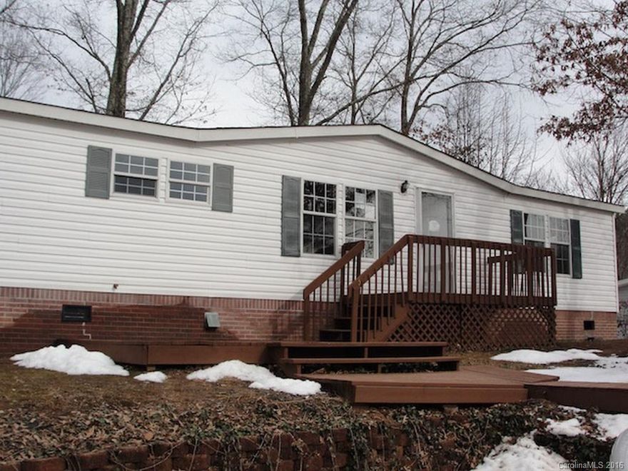 3bd, 2 ba, 1782 sqft, recent repairs (carpet/vinyl, paint, deck stain, new front door, new roof). Fenced back yard. All offers must include attached addenda, prequal or proof of funds, EM must be certified upon acceptance.