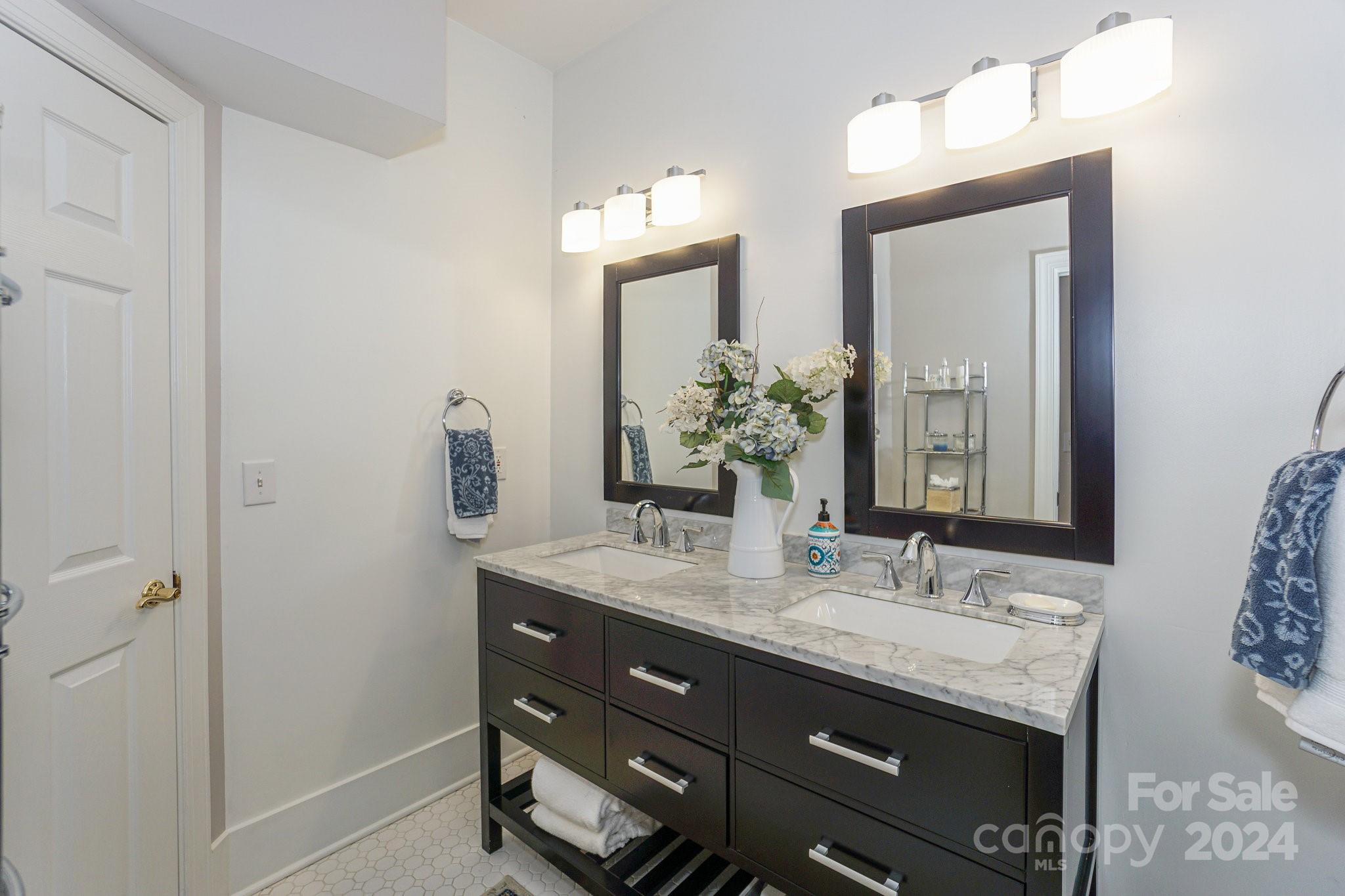 The Peninsula - Residential