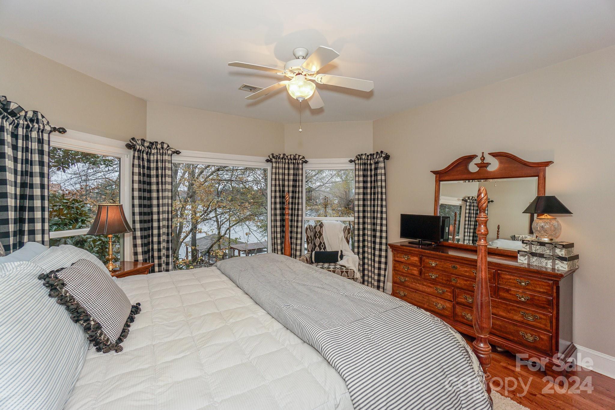 The Peninsula - Residential