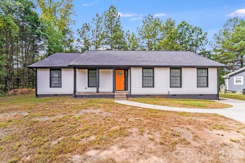 Photo of 8337 Reedy Creek Road, Charlotte, NC 28215 (MLS # 4347414)