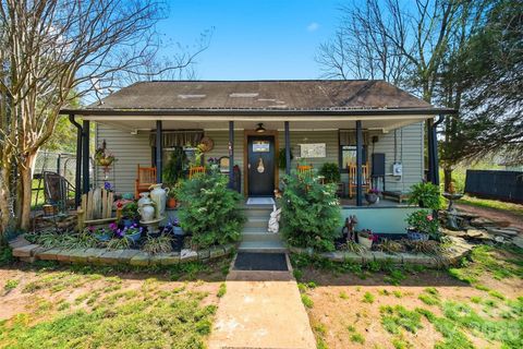 Photo of 507 Oak Street SW, Lenoir, NC 28645 (MLS # 4362836)