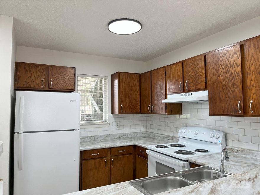 Updated 2BR Condo in Prime Rock Hill Location!
Recently remodeled 2BR/2BA ground-floor unit featuring new flooring, fresh paint, and brand-new appliances throughout a bright, open-concept layout. Nestled in a quiet and well-maintained community, this move-in ready home offers convenient access to Manchester Meadows Park, Rock Hill Galleria, and a wide variety of dining and shopping options. With easy access to I-77, commuting is quick and simple. Don’t miss your chance to own this beautifully updated condo in a fantastic location—schedule your showing today!