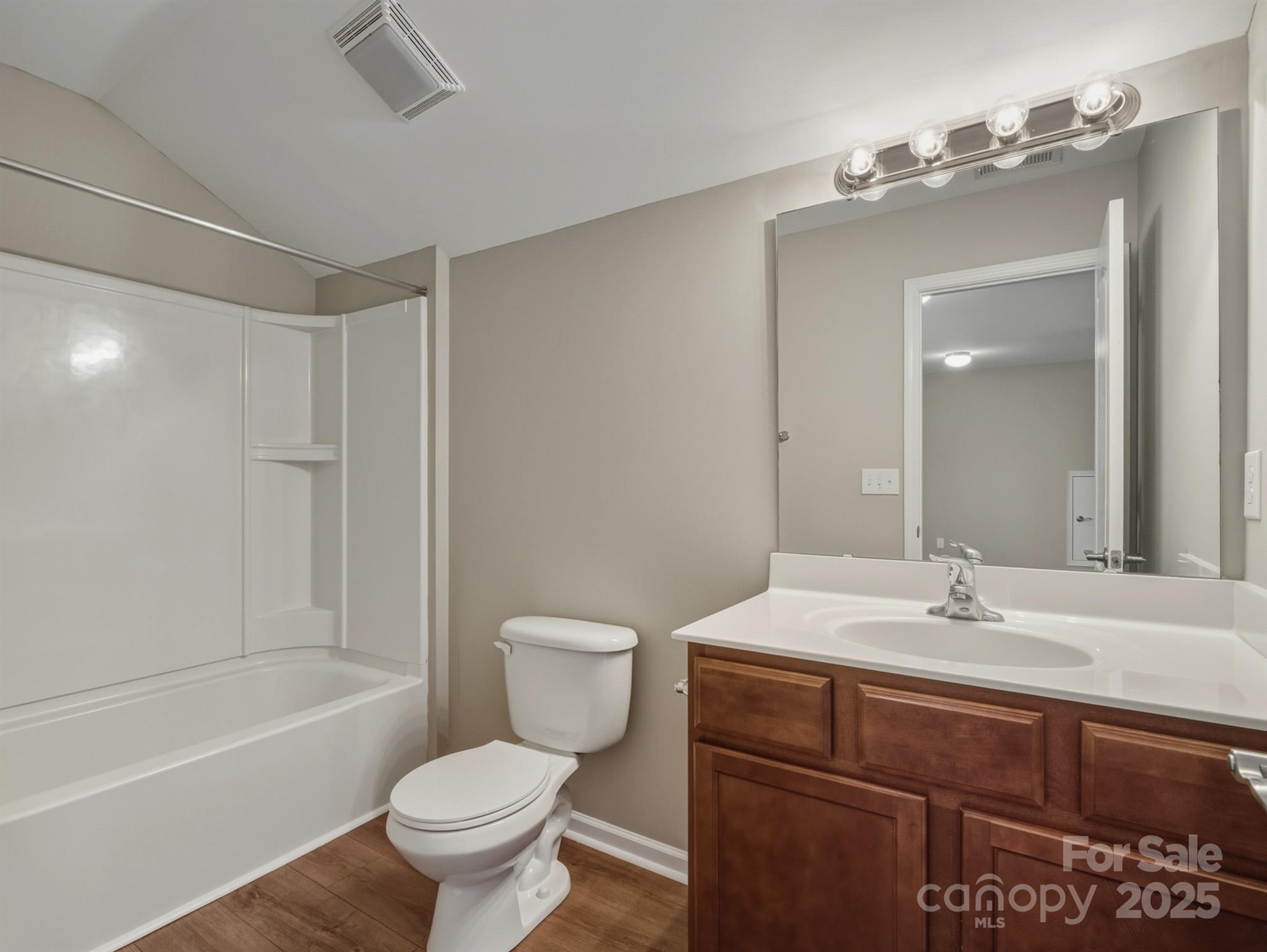 Newport Lakes - Residential