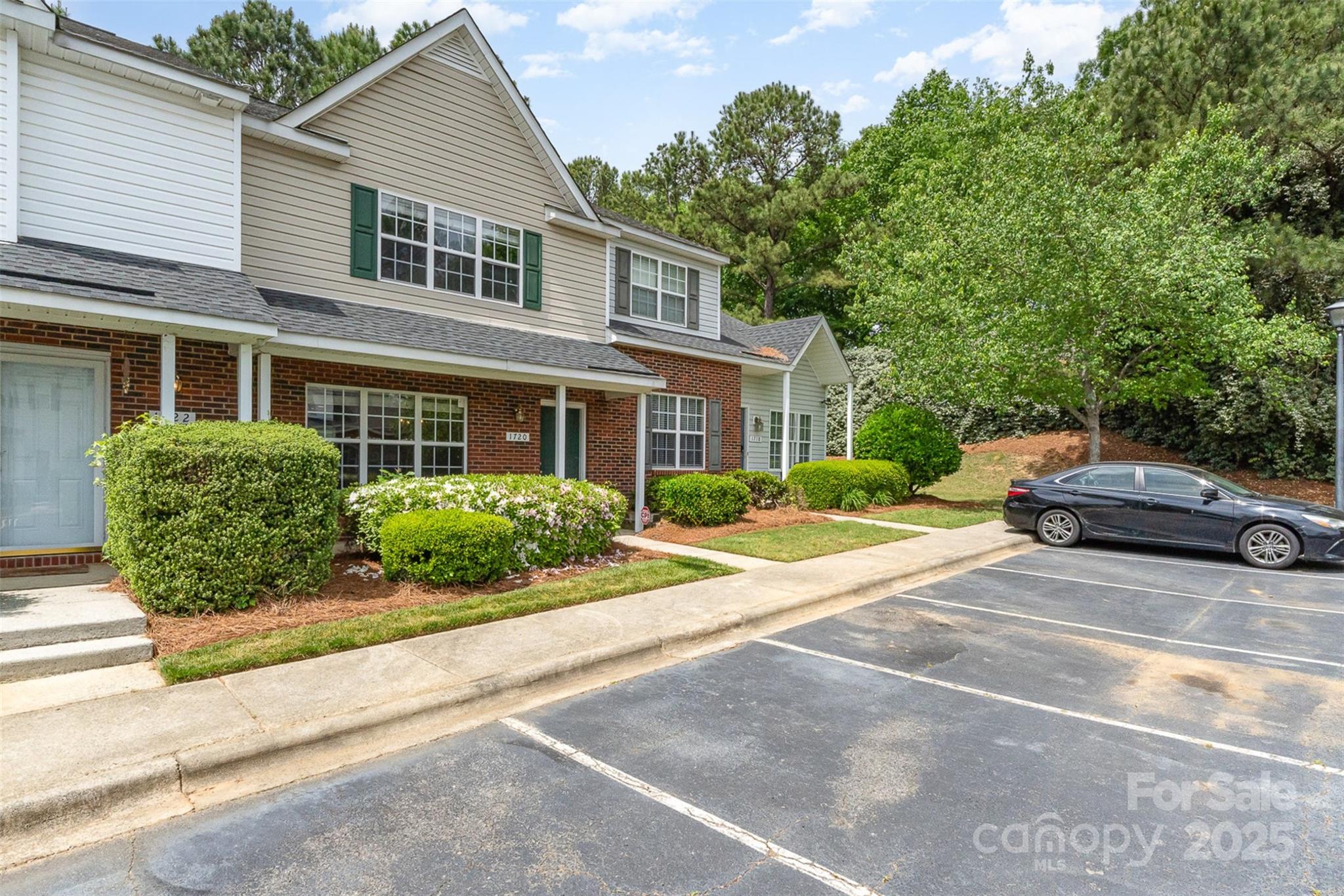 1720 Forest Side Lane