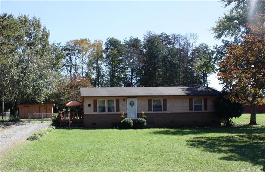 ABSOLUTELY ADORABLE RANCH MOVE-IN READY ON LARGE LOT!! 3 BR/ 2 BATH, EAT-IN KITCHEN, GOOD SIZE BEDROOMS, VERY WELL KEPT HOME RECENT PAINT THROUGHOUT, NEW ROOF 2013.  LARGE FENCED IN REAR YARD WITH NICE SIZE PATIO PLUS LARGE DECK ON SIDE OF HOME.  VERY QUITE STREET,  TWO OUTBUILDINGS FOR EXTRA STORAGE.. THIS HOME IS A MUST SEE !!!!