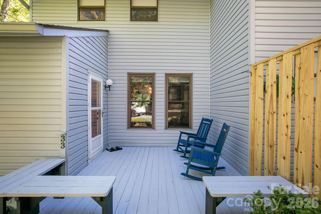 33 Lakeside Villas Drive