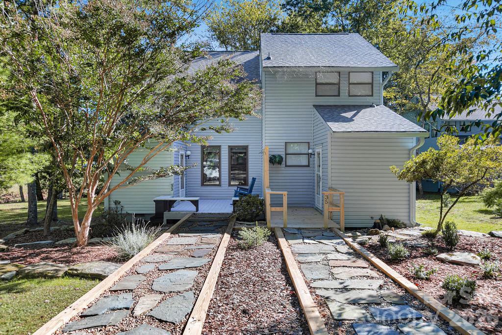 33 Lakeside Villas Drive