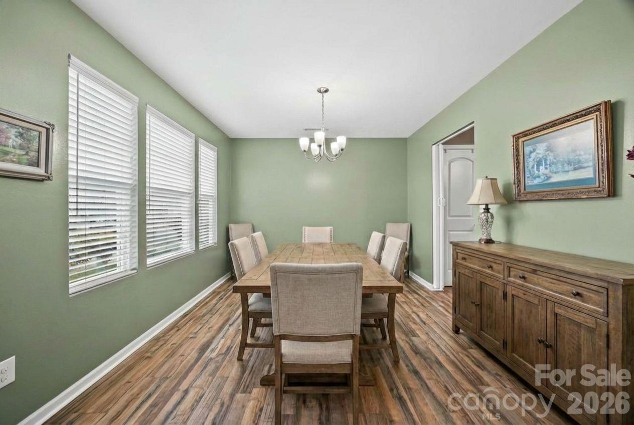 903 Von Buren Boulevard