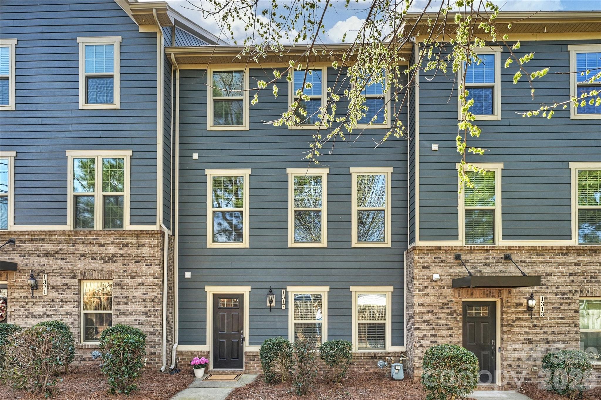 1317 Queen Lyon Court