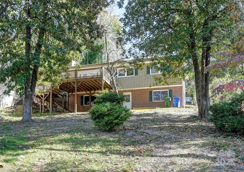 Photo of 22 E Shore Drive, Asheville, NC 28805 (MLS # 4309138)
