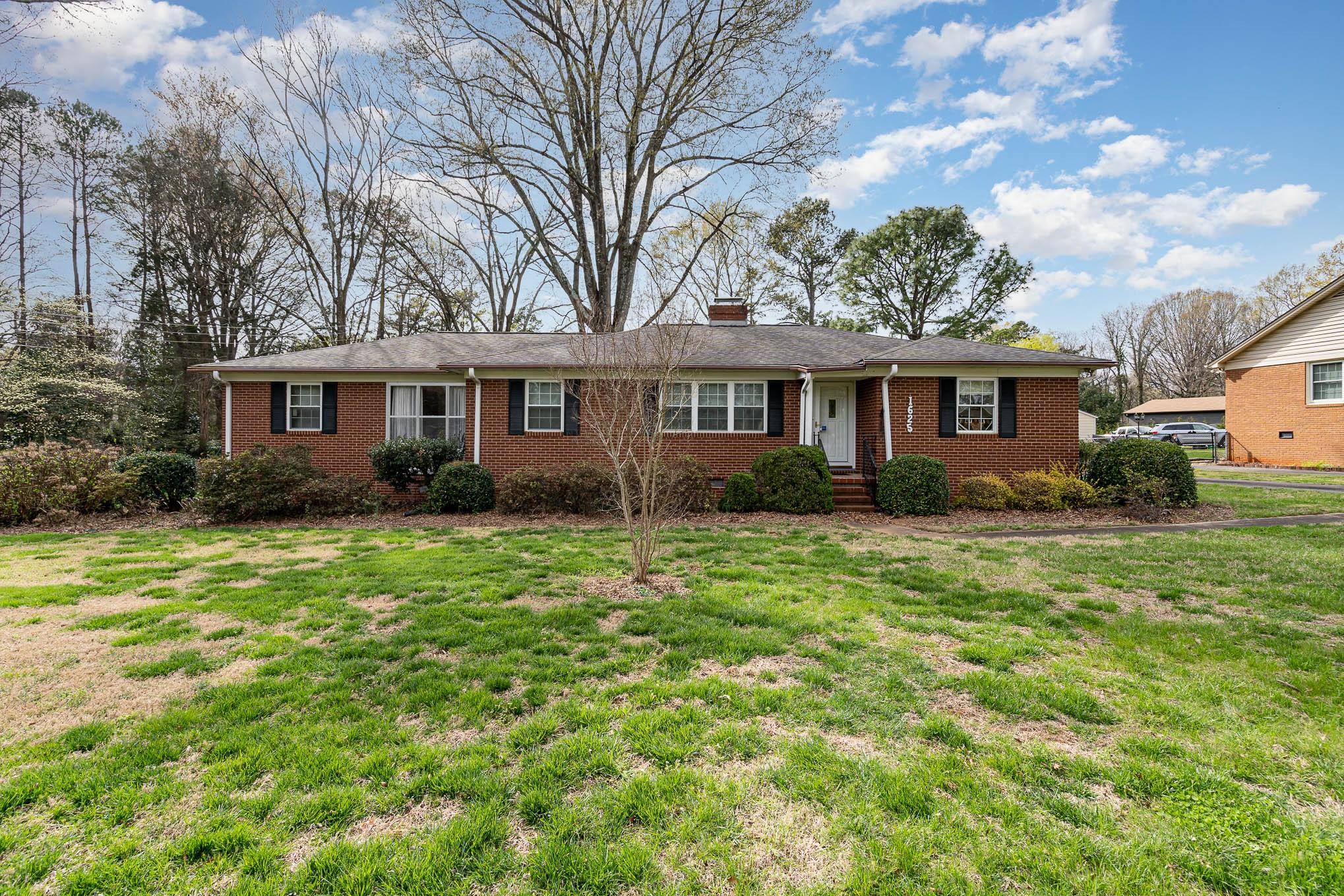 Photo 1 of 18 — 1625 Marlwood Circle, Charlotte, NC 28227