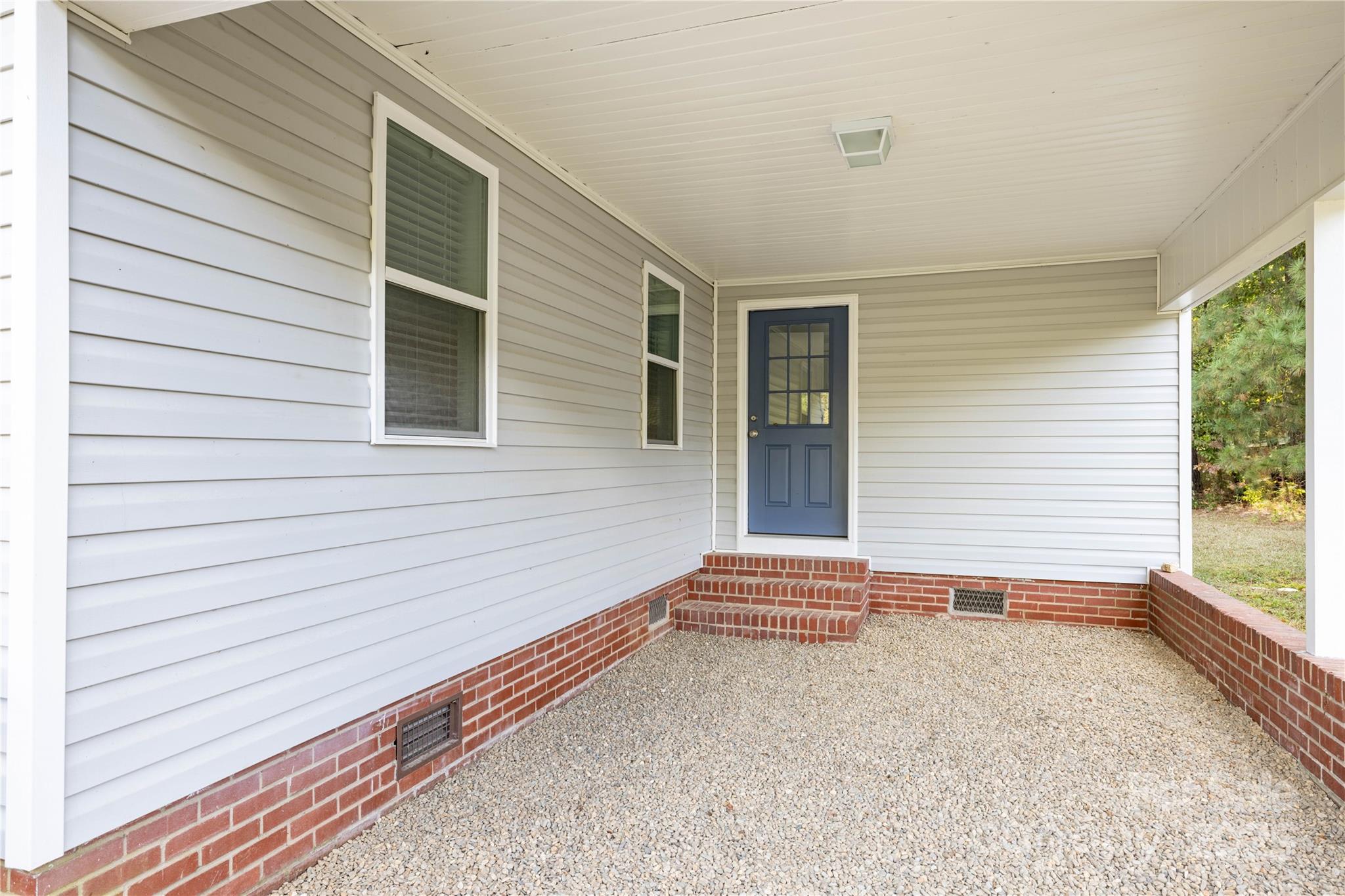 4207 NC HWY 73 Highway W