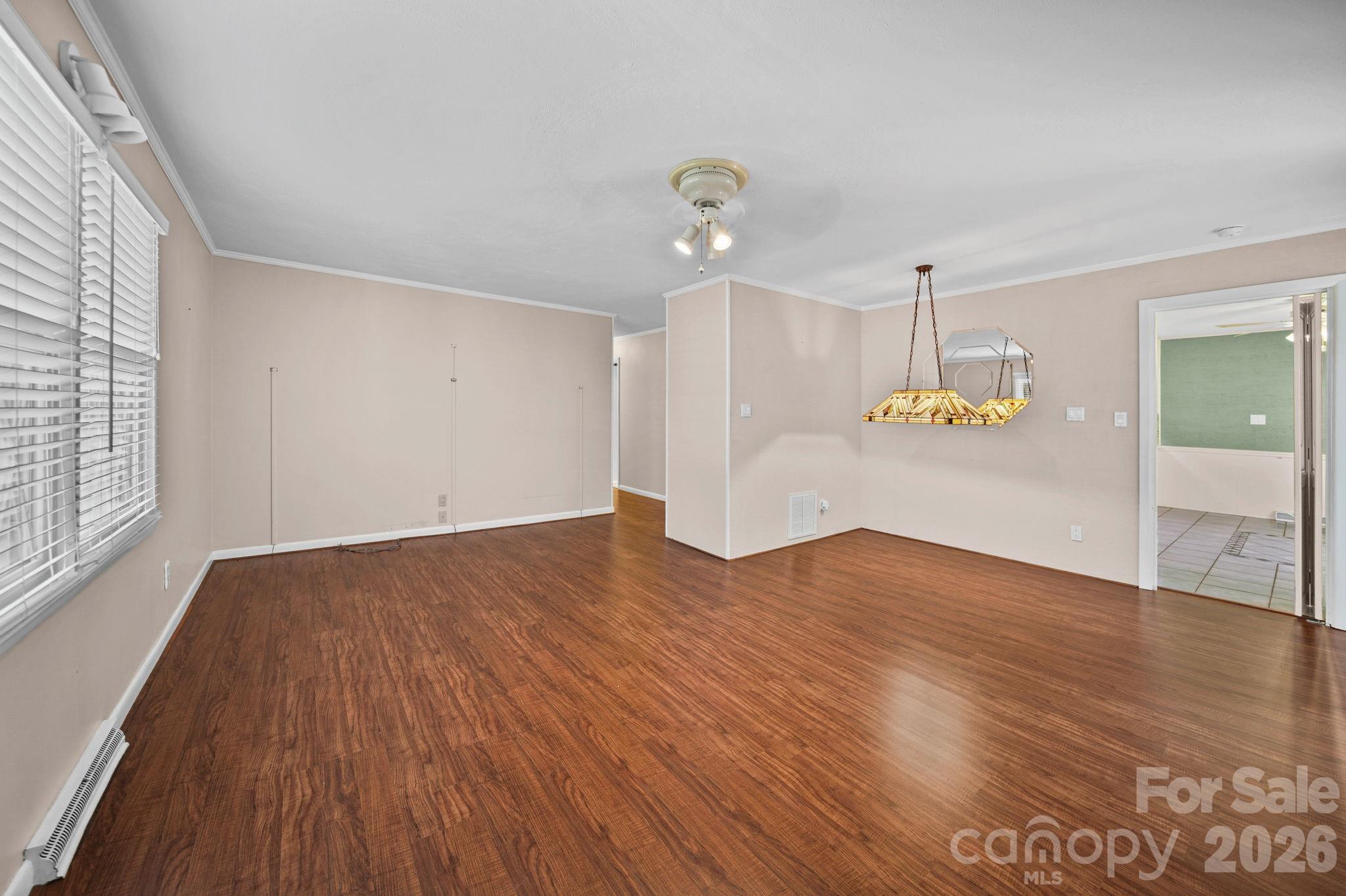 2037 Helen Drive
